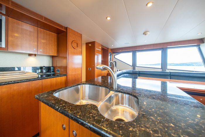 2002 Stryker 76 Sportfish Motor Yacht Photo 60 sur 136