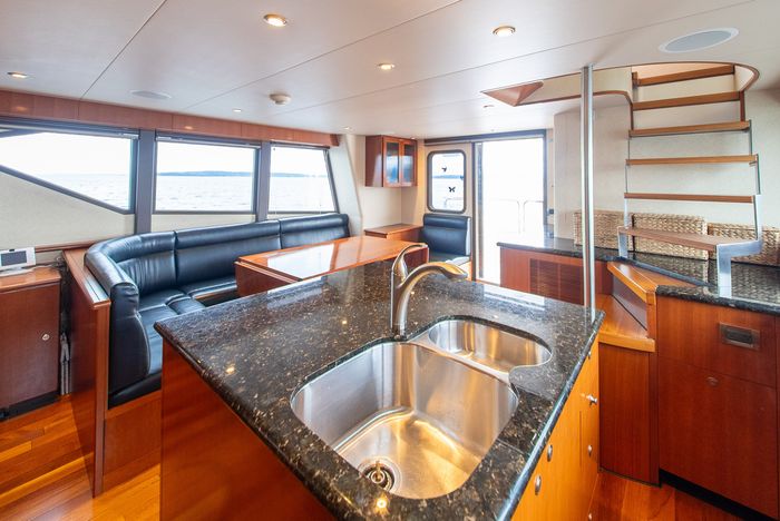 2002 Stryker 76 Sportfish Motor Yacht Photo 63 sur 136