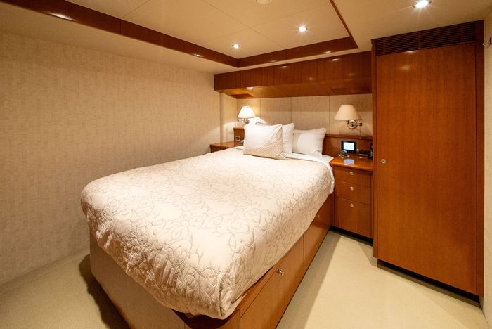 2002 Stryker 76 Sportfish Motor Yacht Photo 90 sur 136