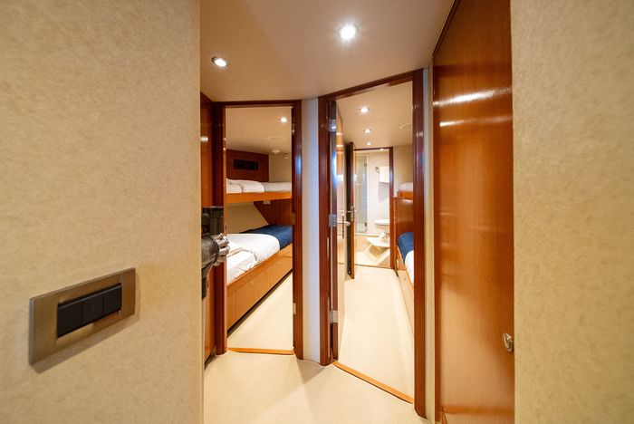 2002 Stryker 76 Sportfish Motor Yacht Photo 100 sur 136