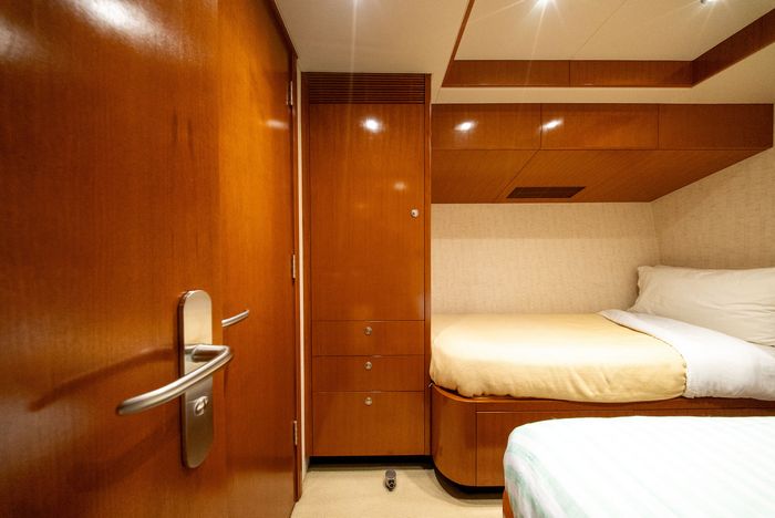 2002 Stryker 76 Sportfish Motor Yacht Photo 107 sur 136