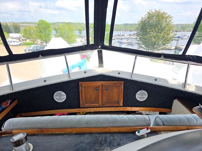 1987 Carver 3607 Aft Cabin Photo 4 sur 19
