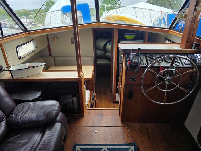 1987 Carver 3607 Aft Cabin Photo 9 sur 19