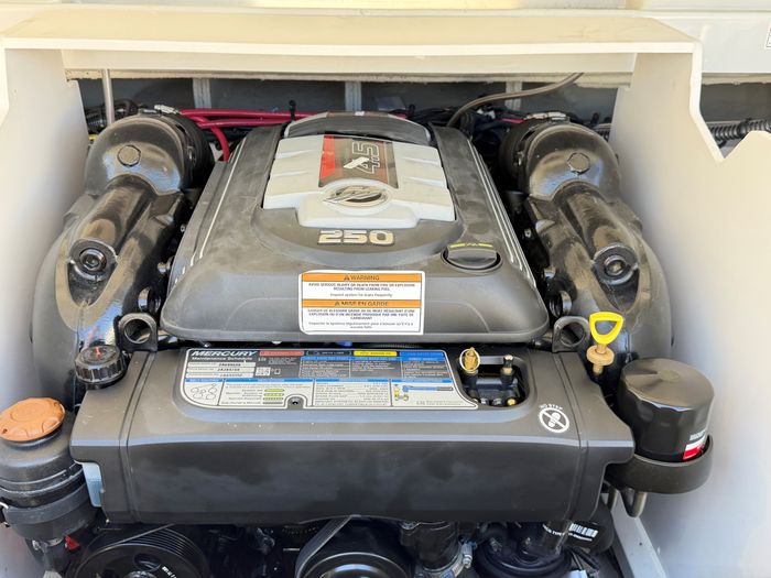 2022 Crownline 220 SS Photo 5 of 25