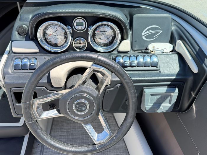 2022 Crownline 220 SS Photo 8 of 25