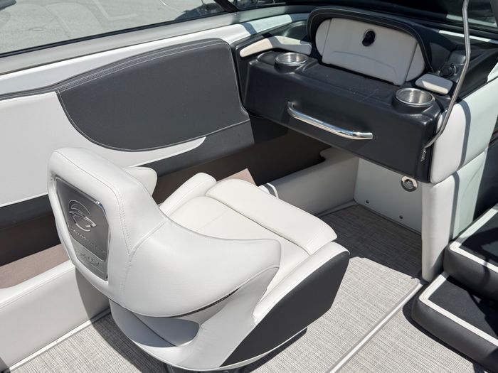 2022 Crownline 220 SS Photo 12 of 25
