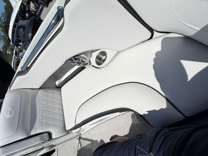 2022 Crownline 220 SS Photo 16 of 25