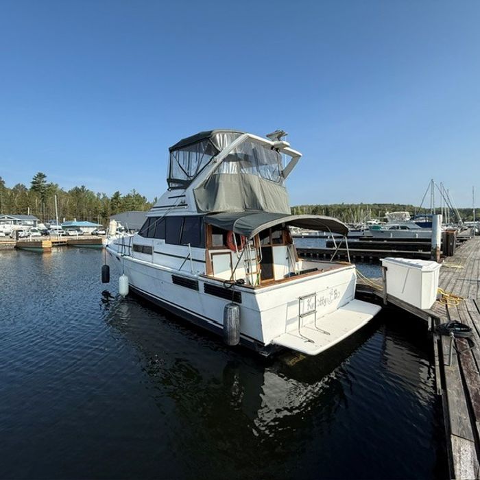 1990 BAYLINER 3888 MOTORYACHT Photo 2 sur 25