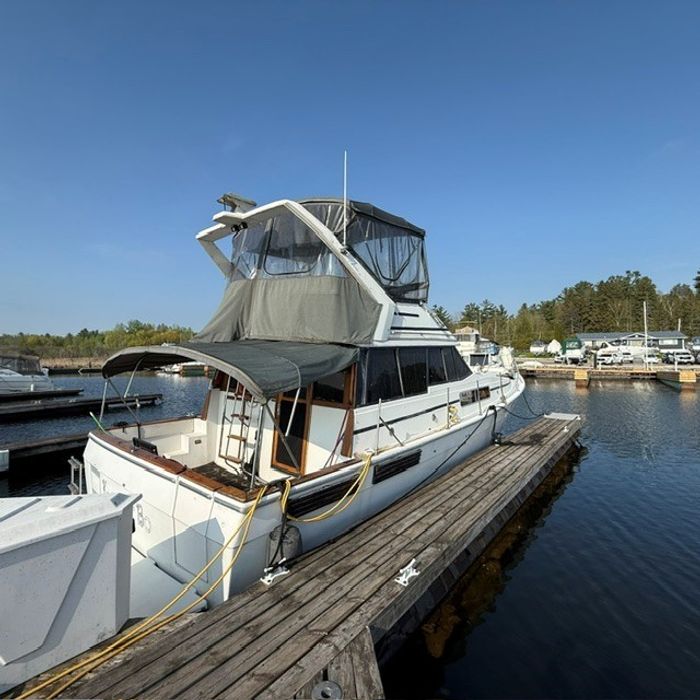 1990 BAYLINER 3888 MOTORYACHT Photo 3 sur 25