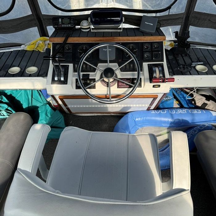 1990 BAYLINER 3888 MOTORYACHT Photo 7 sur 25