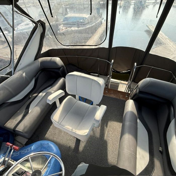 1990 BAYLINER 3888 MOTORYACHT Photo 8 sur 25