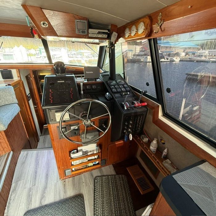 1990 BAYLINER 3888 MOTORYACHT Photo 11 sur 25