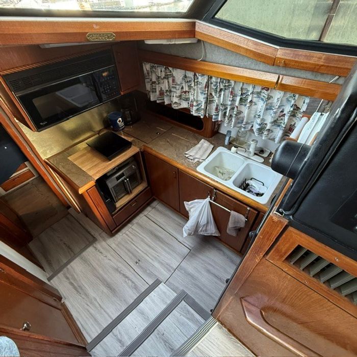 1990 BAYLINER 3888 MOTORYACHT Photo 16 sur 25
