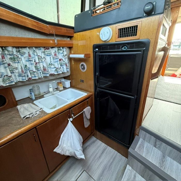 1990 BAYLINER 3888 MOTORYACHT Photo 17 sur 25