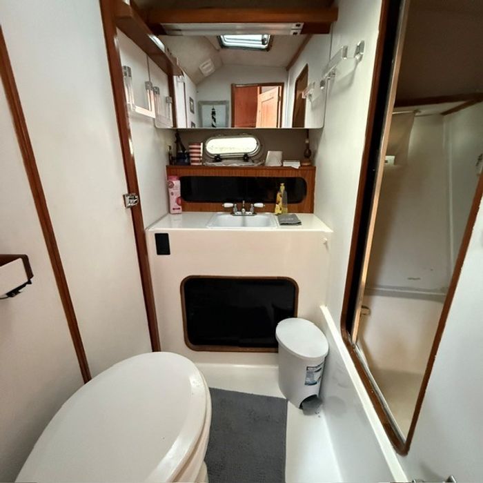 1990 BAYLINER 3888 MOTORYACHT Photo 20 sur 25