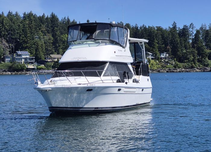 1995 Bayliner 3587 Motor Yacht Photo 2 of 26