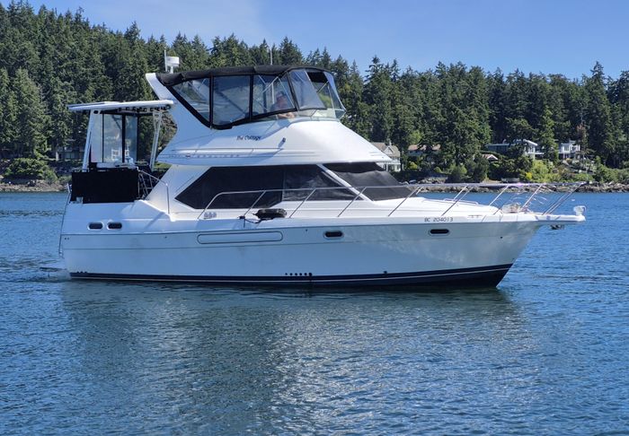 1995 Bayliner 3587 Motor Yacht Photo 3 of 26