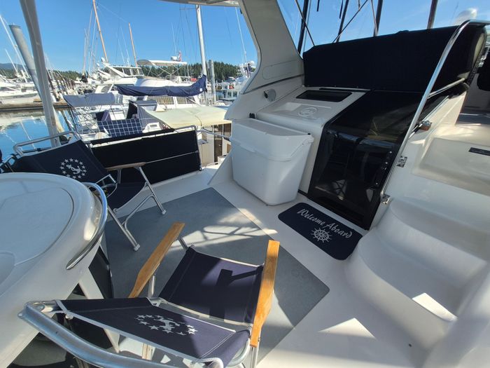 1995 Bayliner 3587 Motor Yacht Photo 7 of 26