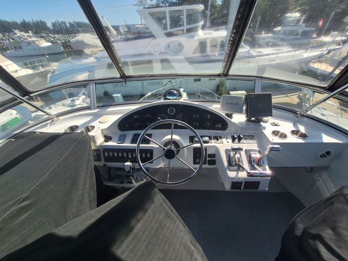 1995 Bayliner 3587 Motor Yacht Photo 9 of 26