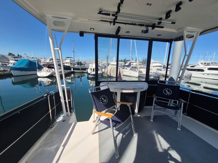 1995 Bayliner 3587 Motor Yacht Photo 10 of 26
