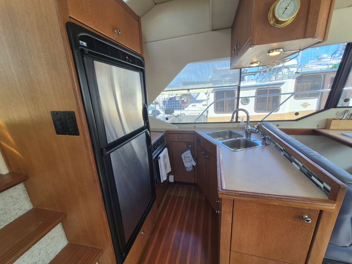 1995 Bayliner 3587 Motor Yacht Photo 12 of 26
