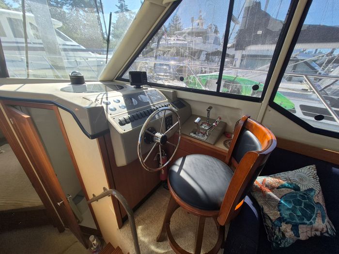 1995 Bayliner 3587 Motor Yacht Photo 17 of 26