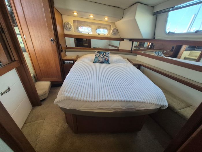 1995 Bayliner 3587 Motor Yacht Photo 22 of 26