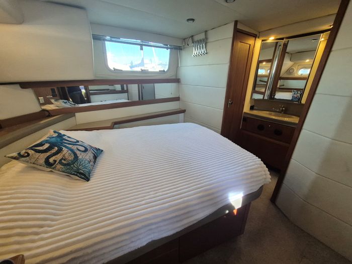 1995 Bayliner 3587 Motor Yacht Photo 24 of 26
