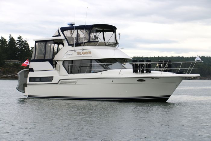 1993 Carver 350 Aft Cabin Motor Yacht Photo 1 of 24