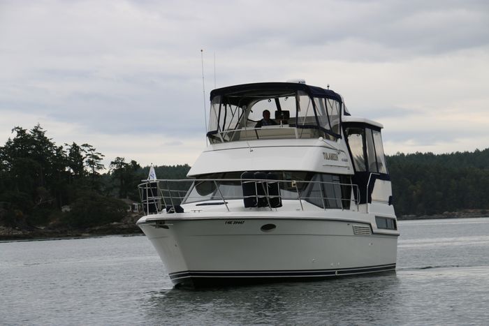 1993 Carver 350 Aft Cabin Motor Yacht Photo 3 of 24