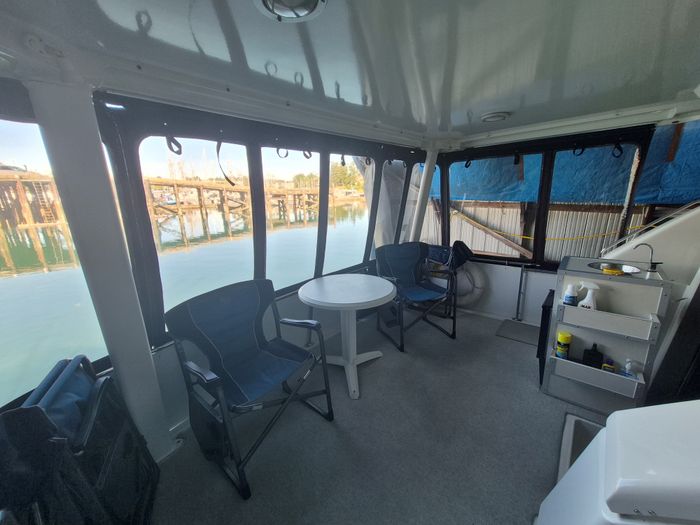 1993 Carver 350 Aft Cabin Motor Yacht Photo 7 of 24