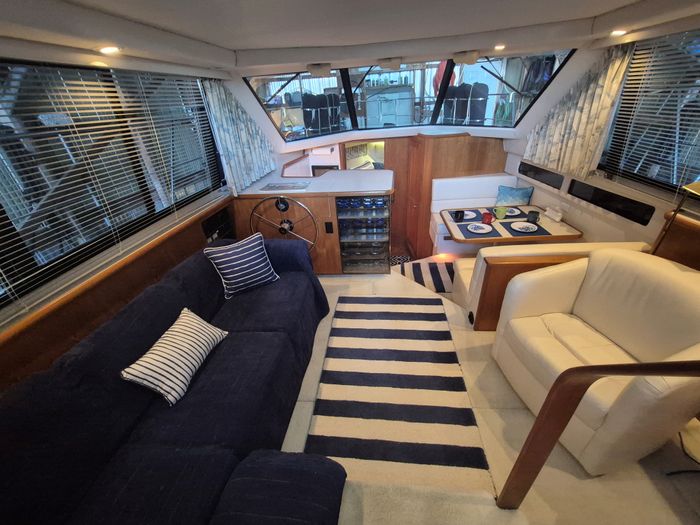 1993 Carver 350 Aft Cabin Motor Yacht Photo 9 of 24