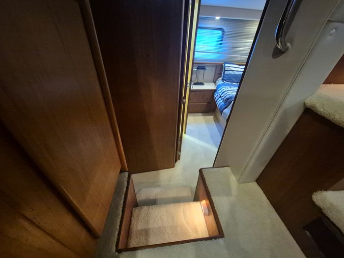 1993 Carver 350 Aft Cabin Motor Yacht Photo 17 of 24