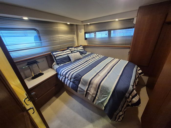1993 Carver 350 Aft Cabin Motor Yacht Photo 18 of 24