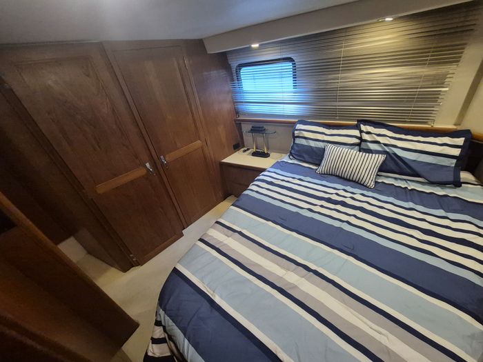1993 Carver 350 Aft Cabin Motor Yacht Photo 19 of 24