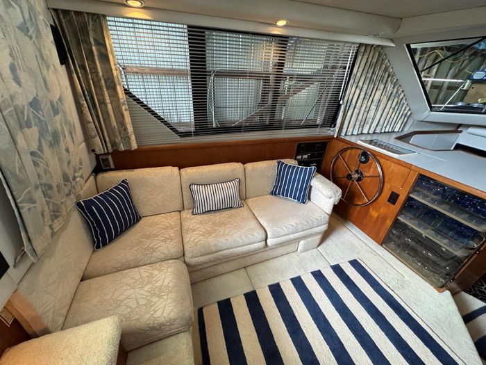 1993 Carver 350 Aft Cabin Motor Yacht Photo 22 of 24