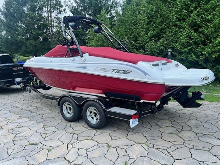 2011 Ebbtide 224 SE Bow Rider Photo 2 of 15