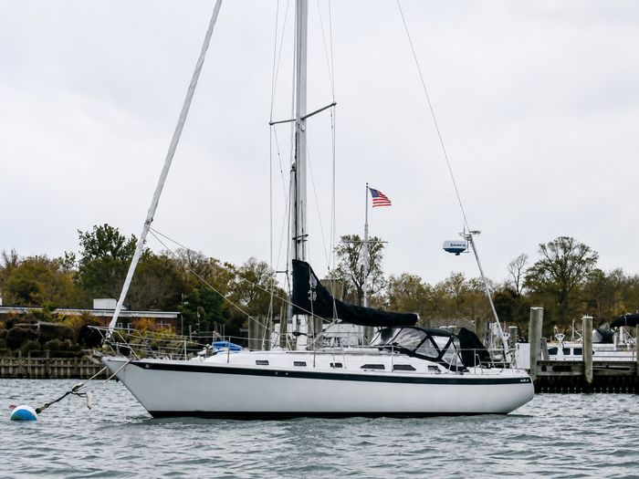 1991 Ericson 38 Photo 1 of 35