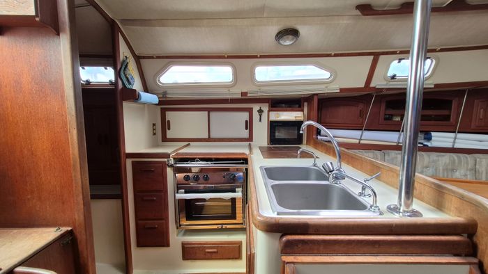 1991 Ericson 38 Photo 6 of 35
