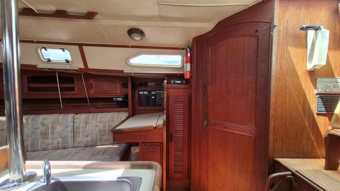 1991 Ericson 38 Photo 11 of 35