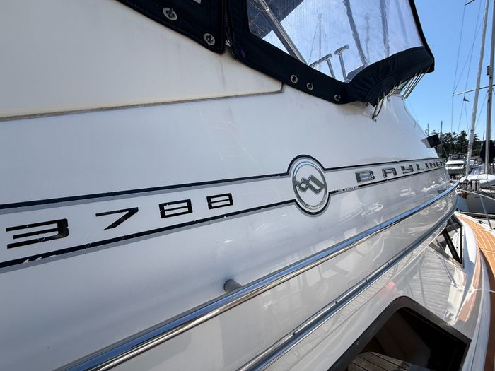 1998 Bayliner 3788 Photo 19 sur 81