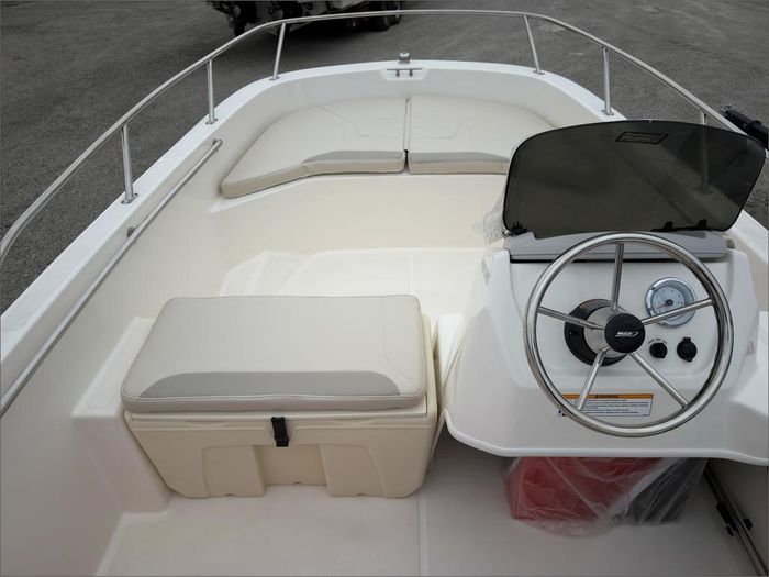 2026 Boston Whaler 160 Super Sport Photo 13 of 23