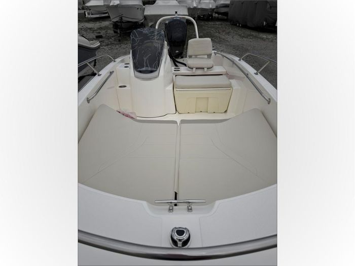 2026 Boston Whaler 160 Super Sport Photo 17 of 23