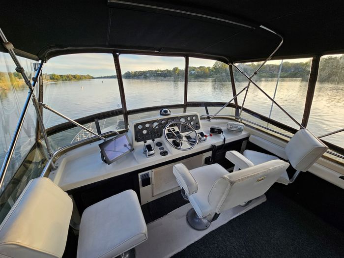 1988 Silverton 40 Aft Cabin Photo 3 of 8