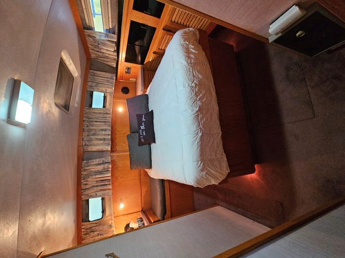 1988 Silverton 40 Aft Cabin Photo 5 of 8