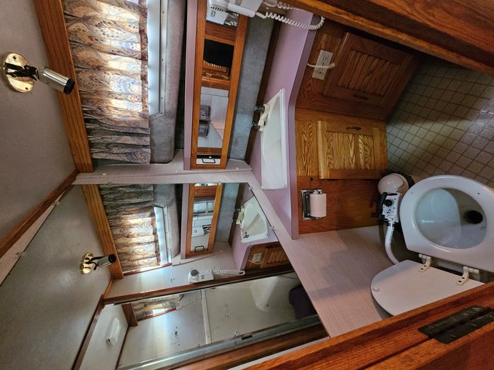 1988 Silverton 40 Aft Cabin Photo 6 of 8