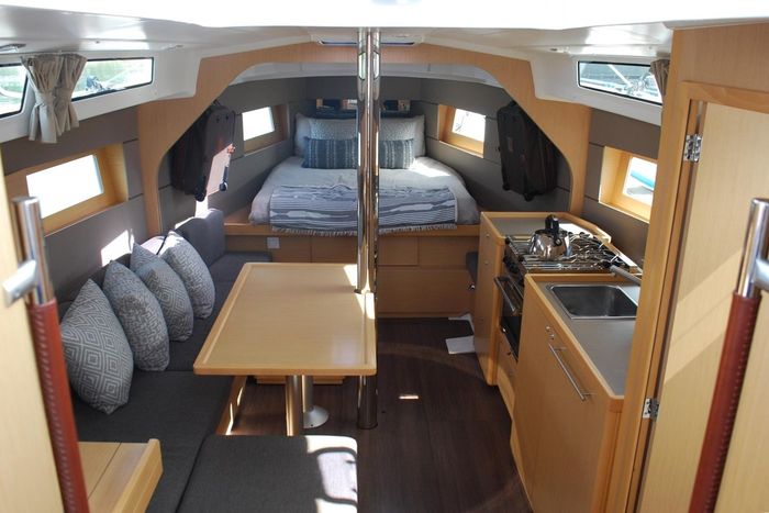 2015 Beneteau Oceanis 38 Photo 5 of 59