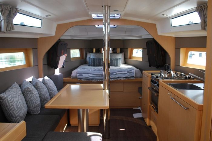 2015 Beneteau Oceanis 38 Photo 6 of 59