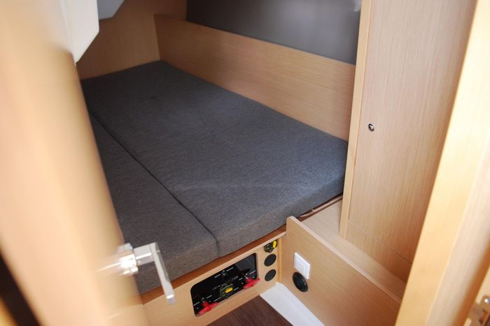 2015 Beneteau Oceanis 38 Photo 7 of 59