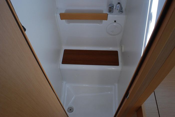 2015 Beneteau Oceanis 38 Photo 9 of 59